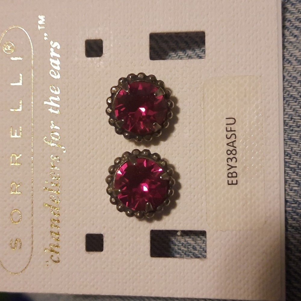 SORRELLI Simplicity Stud Earrings Fuscia Crystal New, Never Worn - Perfect!